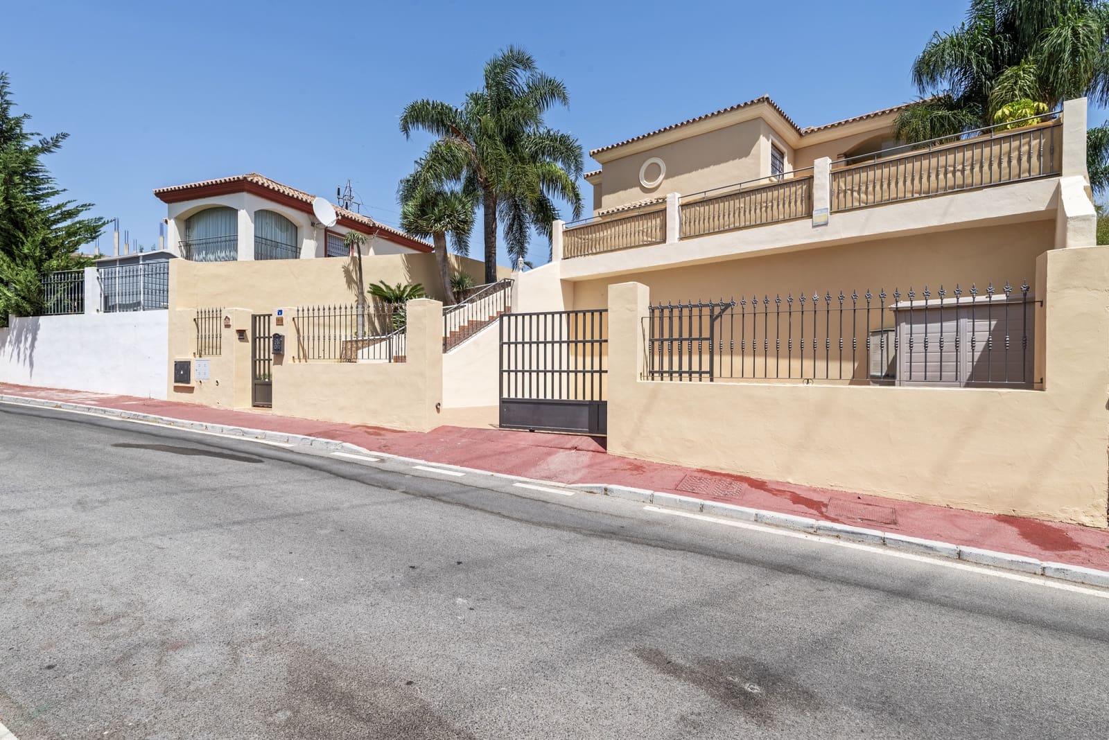 3 slaapkamer Villa te koop in Riviera del Sol met zwembad garage - € 749.000 (Ref: 9191993)
