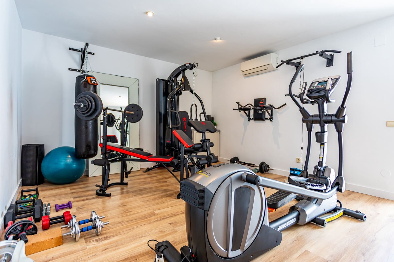 6 soveværelse Villa til salg i Calahonda med swimmingpool garage - € 1.600.000 (Ref: 9208003)