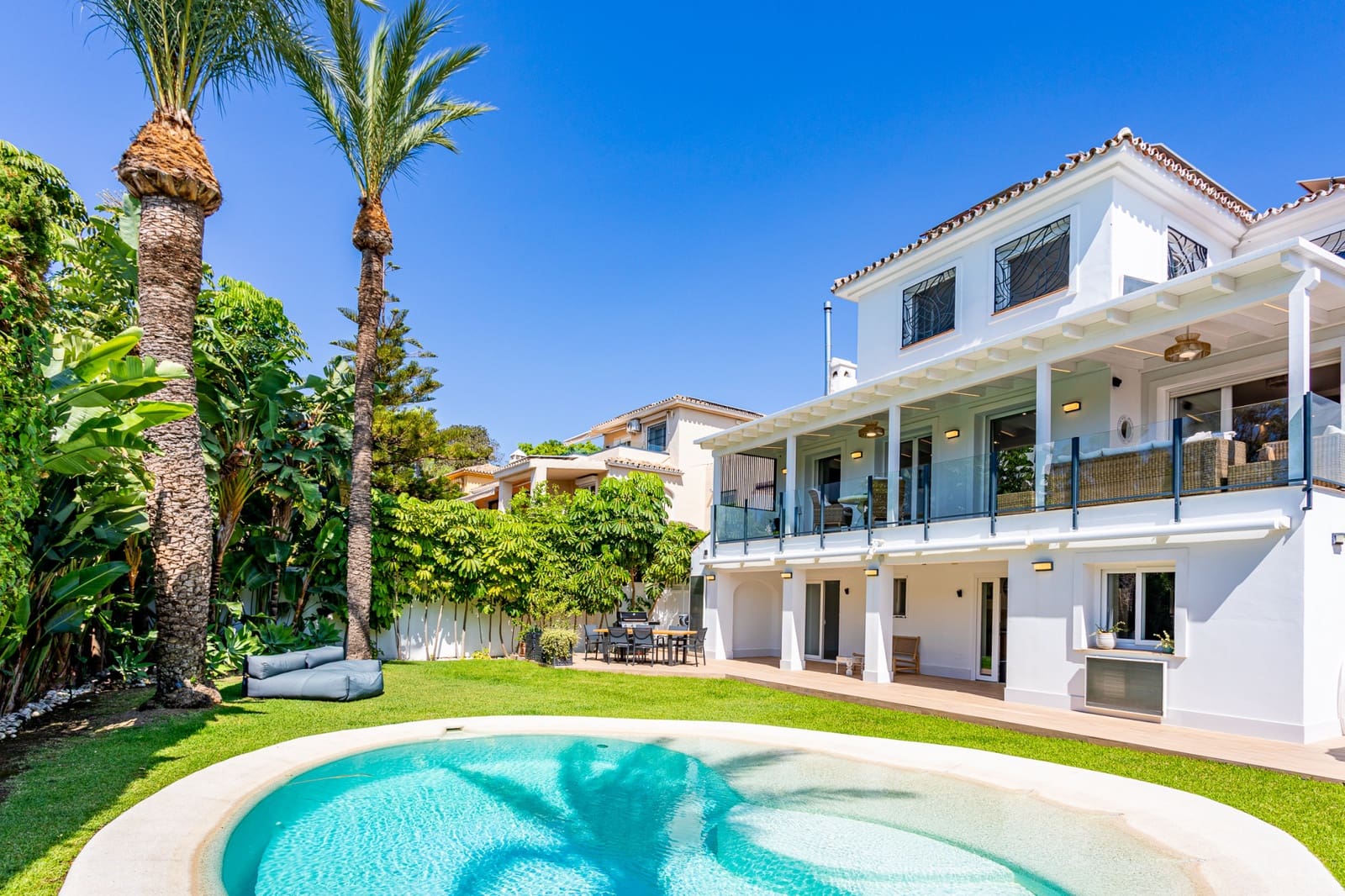 6 soveværelse Villa til salg i Calahonda med swimmingpool garage - € 1.600.000 (Ref: 9208003)