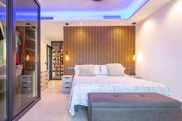 3 slaapkamer Villa te koop in Mijas Costa, Mijas met zwembad garage - € 1.485.000 (Ref: 9256628)