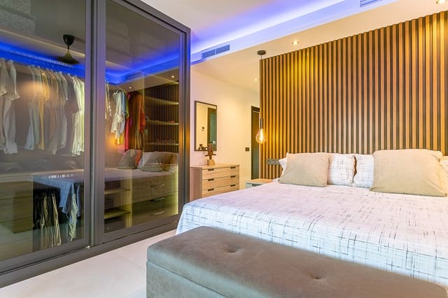 3 slaapkamer Villa te koop in Mijas Costa, Mijas met zwembad garage - € 1.485.000 (Ref: 9256628)