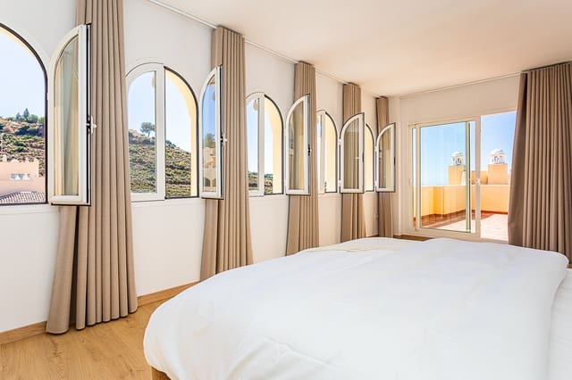 3 bedroom Penthouse for sale in Marbella with pool garage - € 699,000 (Ref: 9263926)