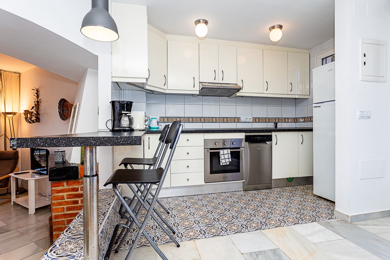 3 makuuhuone Omakotitalo myytävänä paikassa Calahonda mukana uima-altaan - 360 000 € (Ref: 9269052)