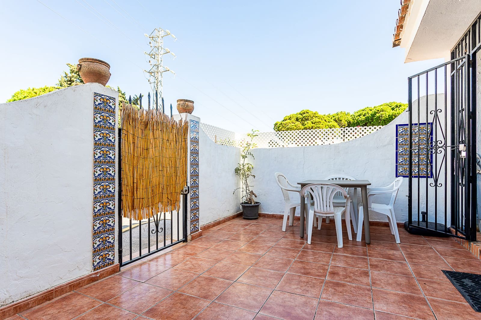 3 makuuhuone Omakotitalo myytävänä paikassa Calahonda mukana uima-altaan - 360 000 € (Ref: 9269052)