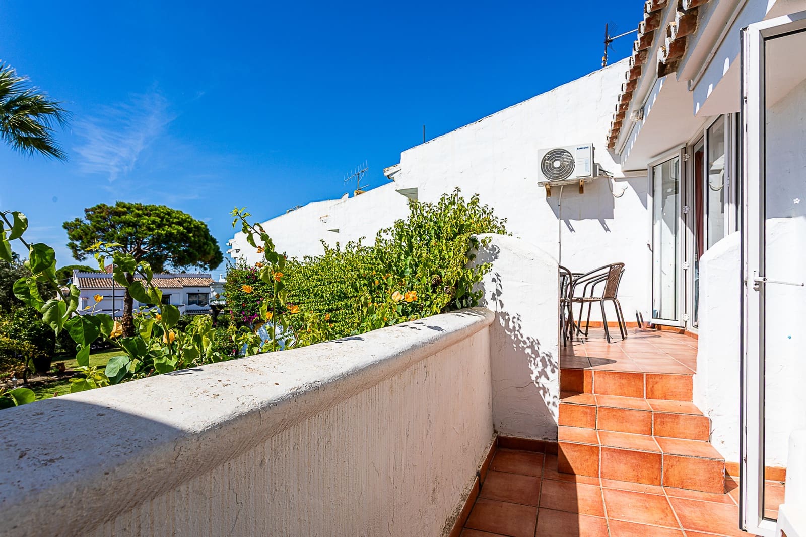 3 makuuhuone Omakotitalo myytävänä paikassa Calahonda mukana uima-altaan - 360 000 € (Ref: 9269052)