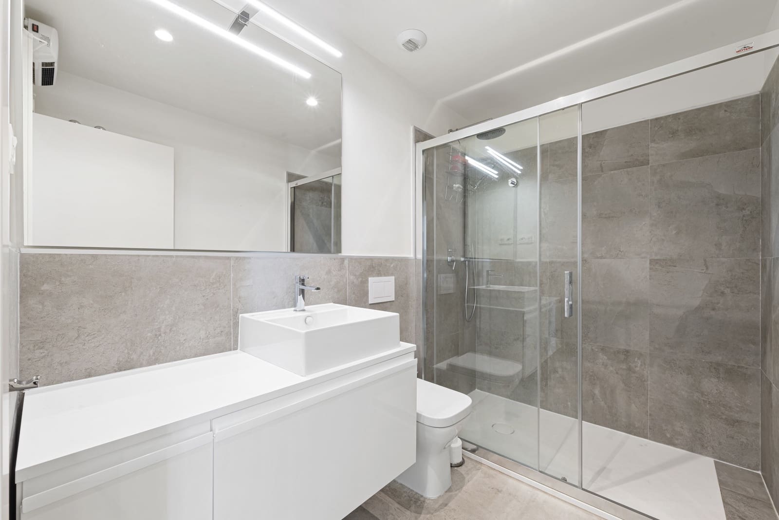 3 bedroom Apartment for sale in La Cala de Mijas with pool garage - € 725,000 (Ref: 9290010)