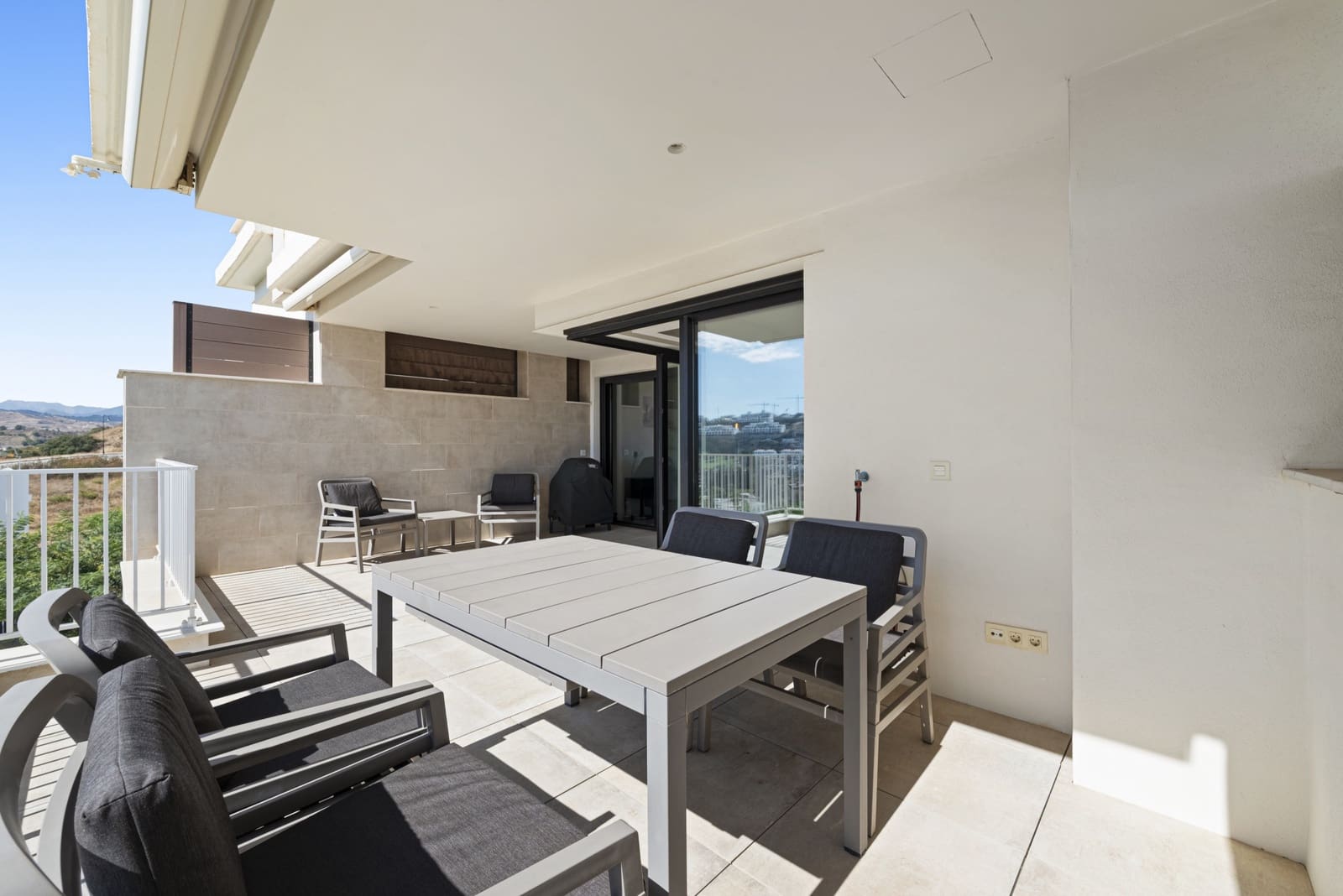 3 bedroom Apartment for sale in La Cala de Mijas with pool garage - € 725,000 (Ref: 9290010)