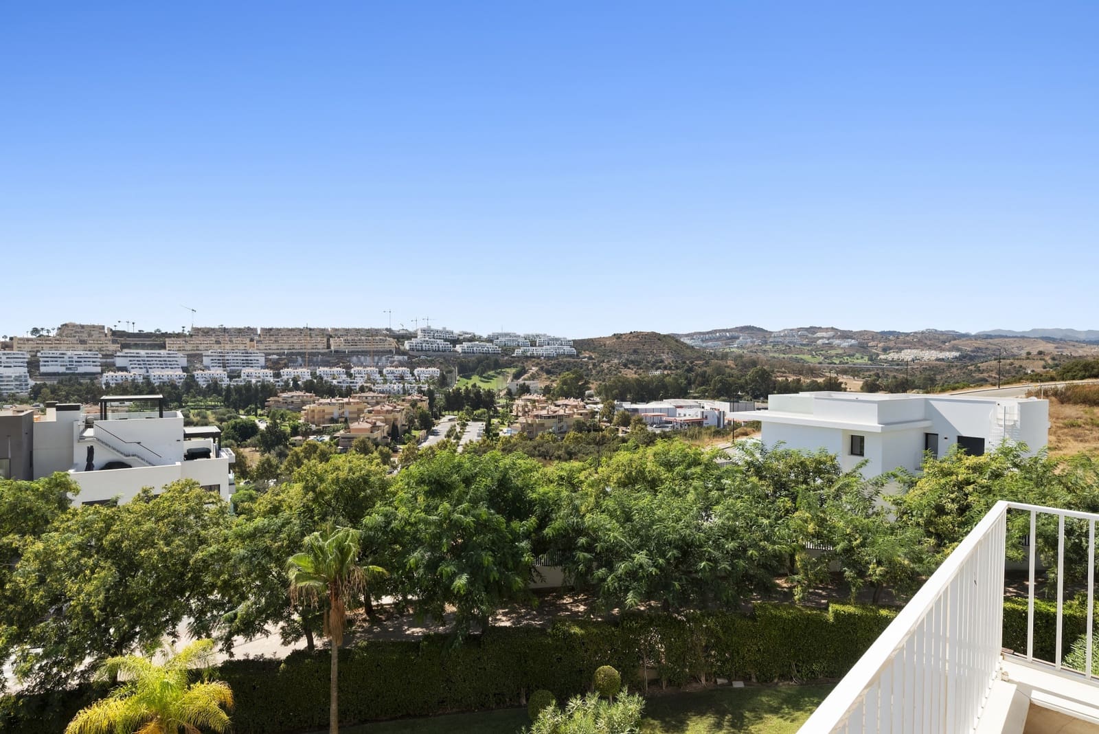 3 bedroom Apartment for sale in La Cala de Mijas with pool garage - € 725,000 (Ref: 9290010)