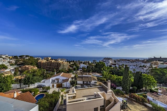 3 makuuhuone Omakotitalo myytävänä paikassa Torreblanca, Fuengirola mukana uima-altaan 
autotalli - 634 900 € (Ref: 9290012)