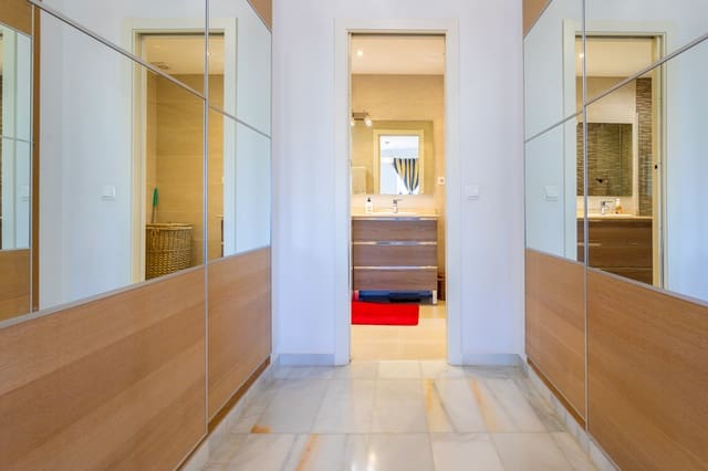 3 bedroom Semi-detached Villa for sale in Calahonda, Mijas with pool - € 475,000 (Ref: 9296528)