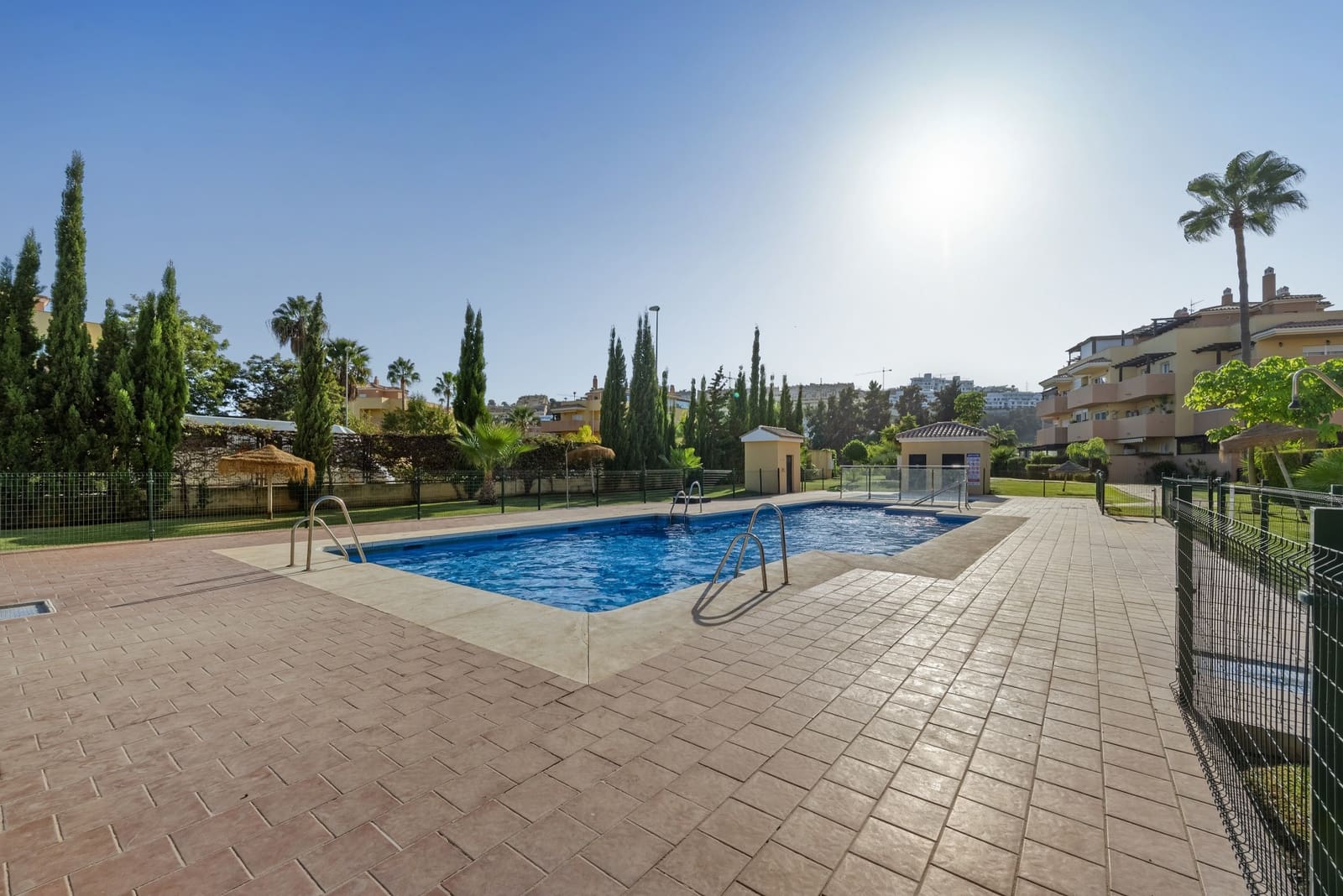 2 Zimmer Apartment zu verkaufen in La Cala de Mijas mit Pool Garage - 360.000 € (Ref: 9304852)