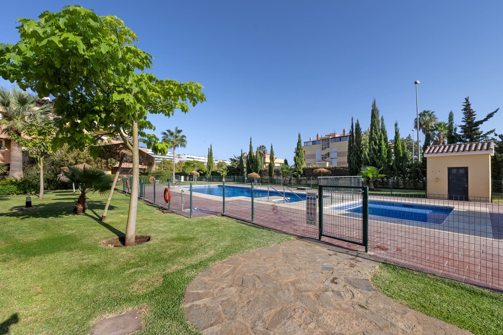 2 Zimmer Apartment zu verkaufen in La Cala de Mijas mit Pool Garage - 360.000 € (Ref: 9304852)