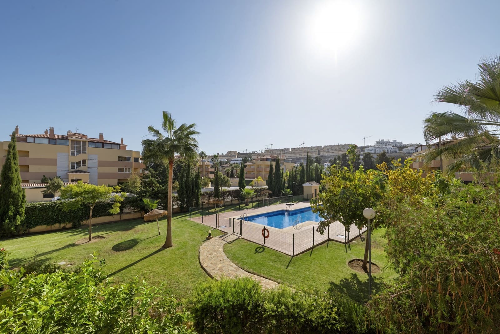 2 Zimmer Apartment zu verkaufen in La Cala de Mijas mit Pool Garage - 360.000 € (Ref: 9304852)
