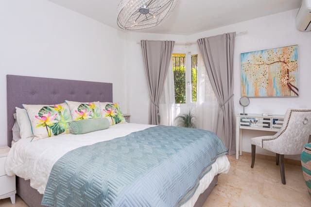 2 bedroom Apartment for sale in Calahonda, Mijas with pool - € 280,000 (Ref: 9310282)