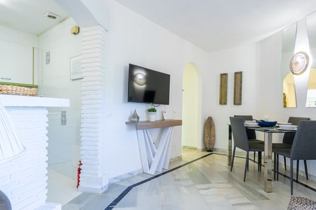 2 bedroom Apartment for sale in Calahonda, Mijas with pool - € 280,000 (Ref: 9310282)