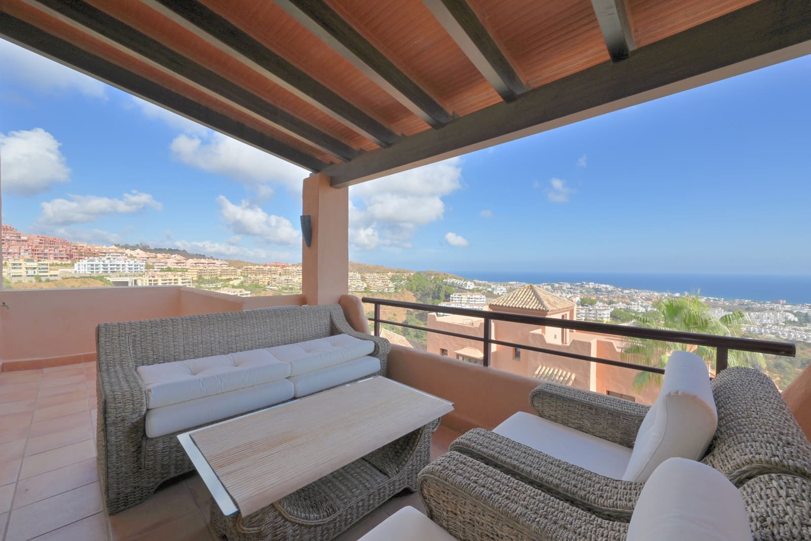 2 sypialnia Apartament na sprzedaż w Calahonda z basenem garażem - 275 000 € (Ref: 9325807)