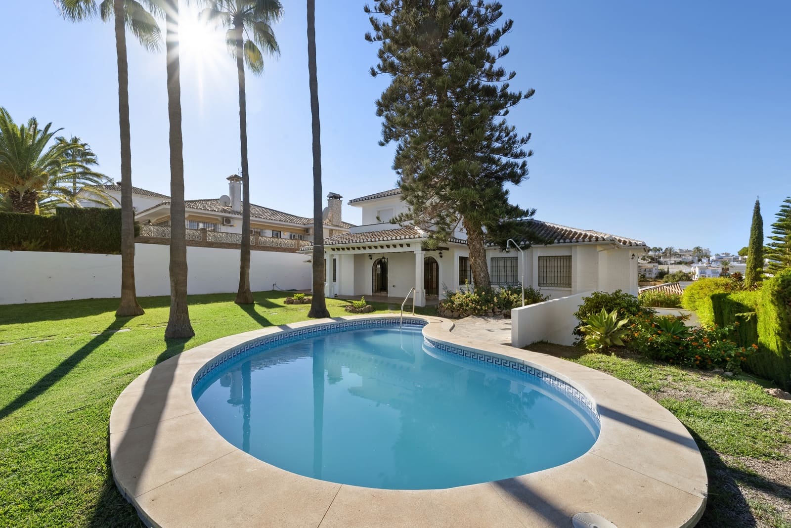 4 sovrum Villa till salu i Mijas Costa med pool garage - 965 000 € (Ref: 9334256)