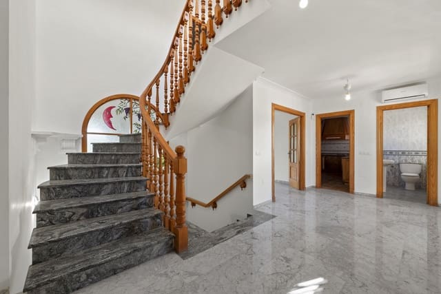 4 soverom Villa til salgs i Mijas Costa, Mijas med svømmebasseng garasje - € 895 000 (Ref: 9334256)