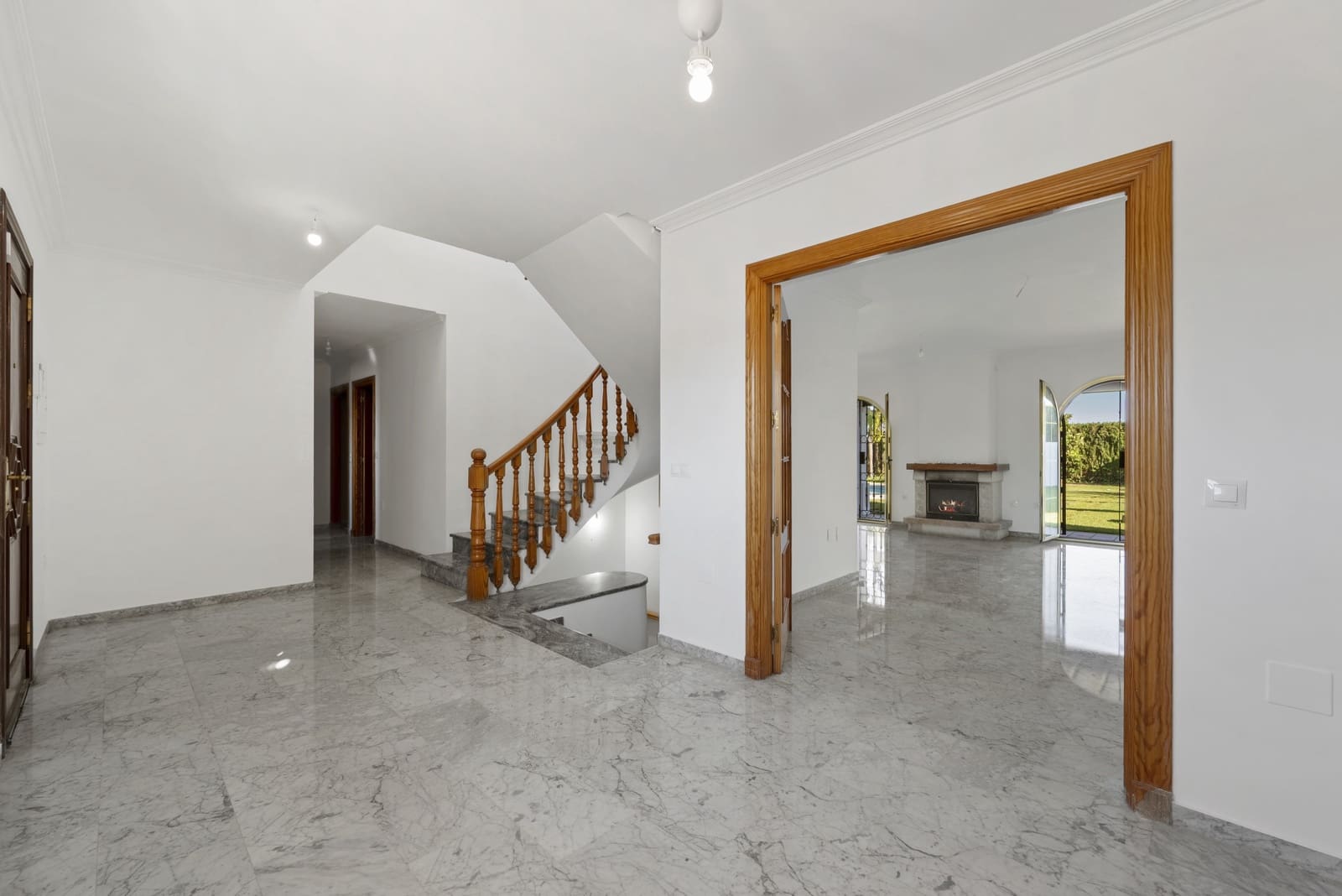 4 Zimmer Villa zu verkaufen in Mijas Costa mit Pool Garage - 895.000 € (Ref: 9334256)