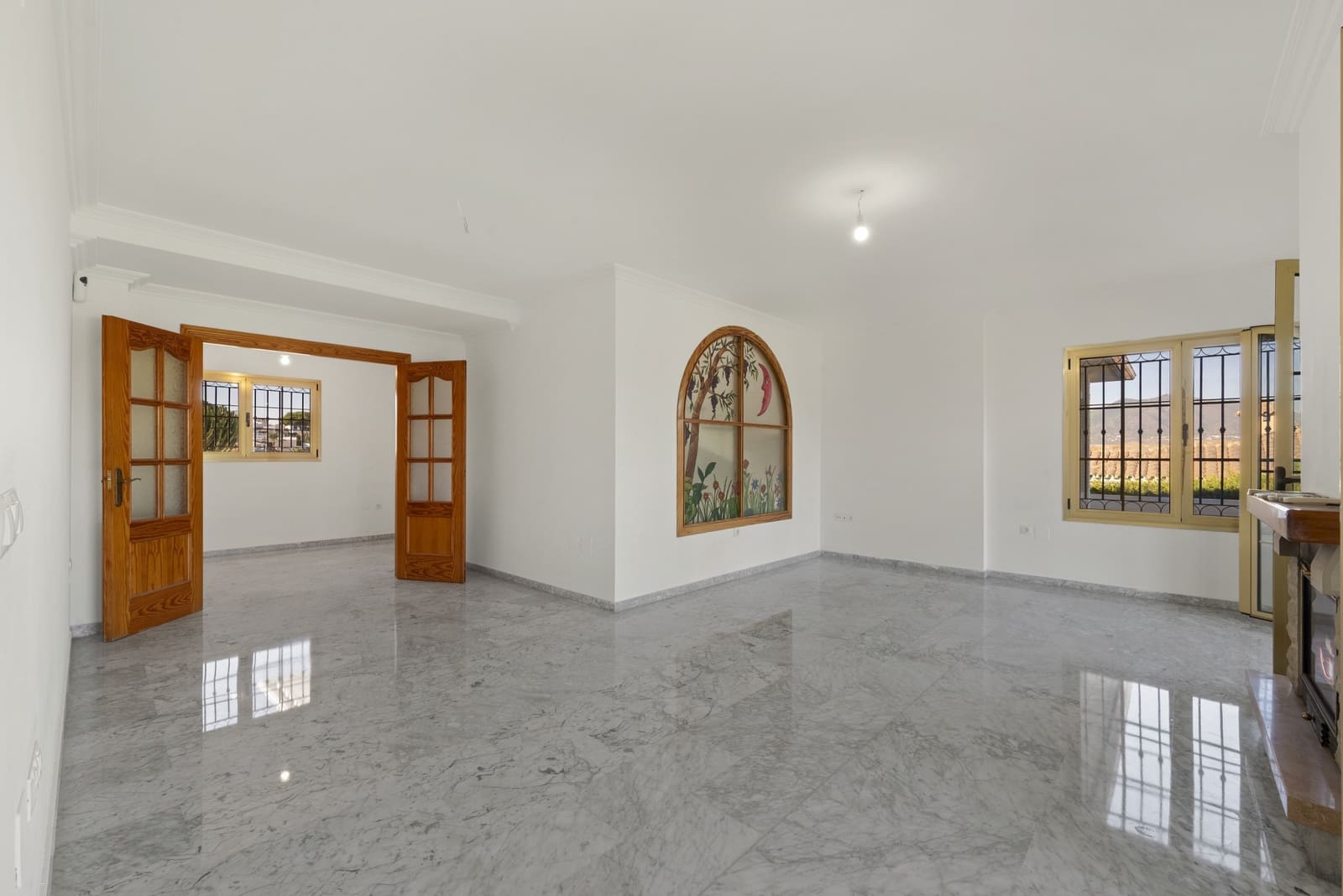 4 Zimmer Villa zu verkaufen in Mijas Costa mit Pool Garage - 895.000 € (Ref: 9334256)
