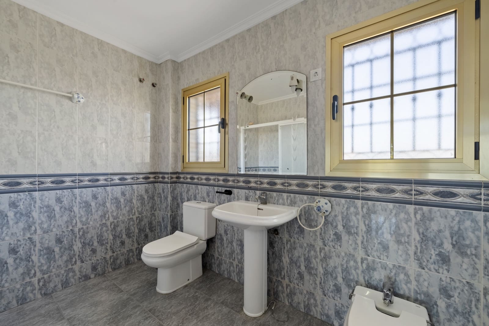 4 Zimmer Villa zu verkaufen in Mijas Costa mit Pool Garage - 895.000 € (Ref: 9334256)
