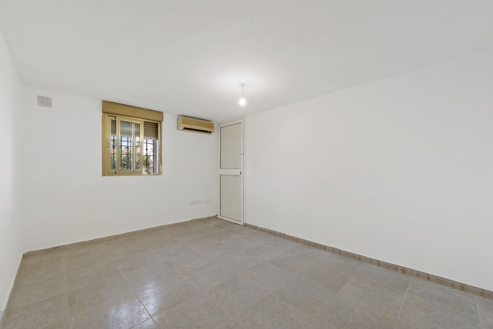 4 Zimmer Villa zu verkaufen in Mijas Costa mit Pool Garage - 895.000 € (Ref: 9334256)