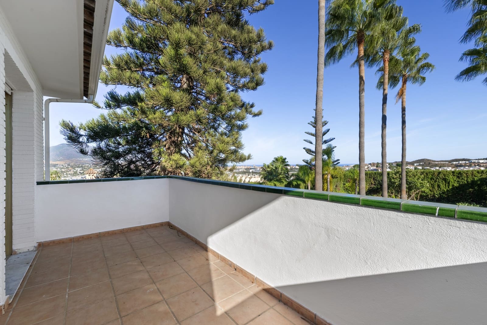 4 Zimmer Villa zu verkaufen in Mijas Costa mit Pool Garage - 895.000 € (Ref: 9334256)