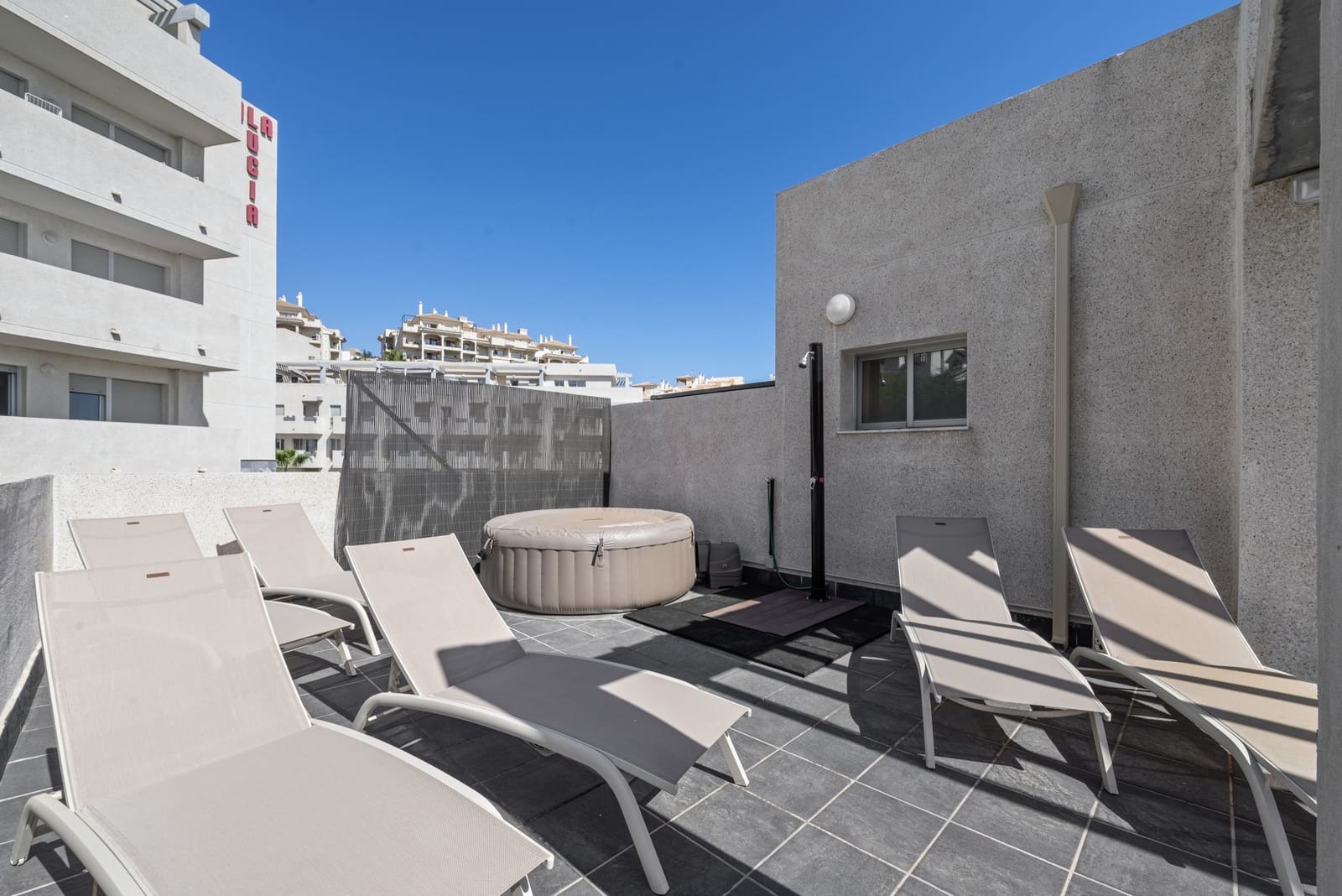 2 Zimmer Penthouse zu verkaufen in Riviera del Sol mit Pool Garage - 375.000 € (Ref: 9337339)