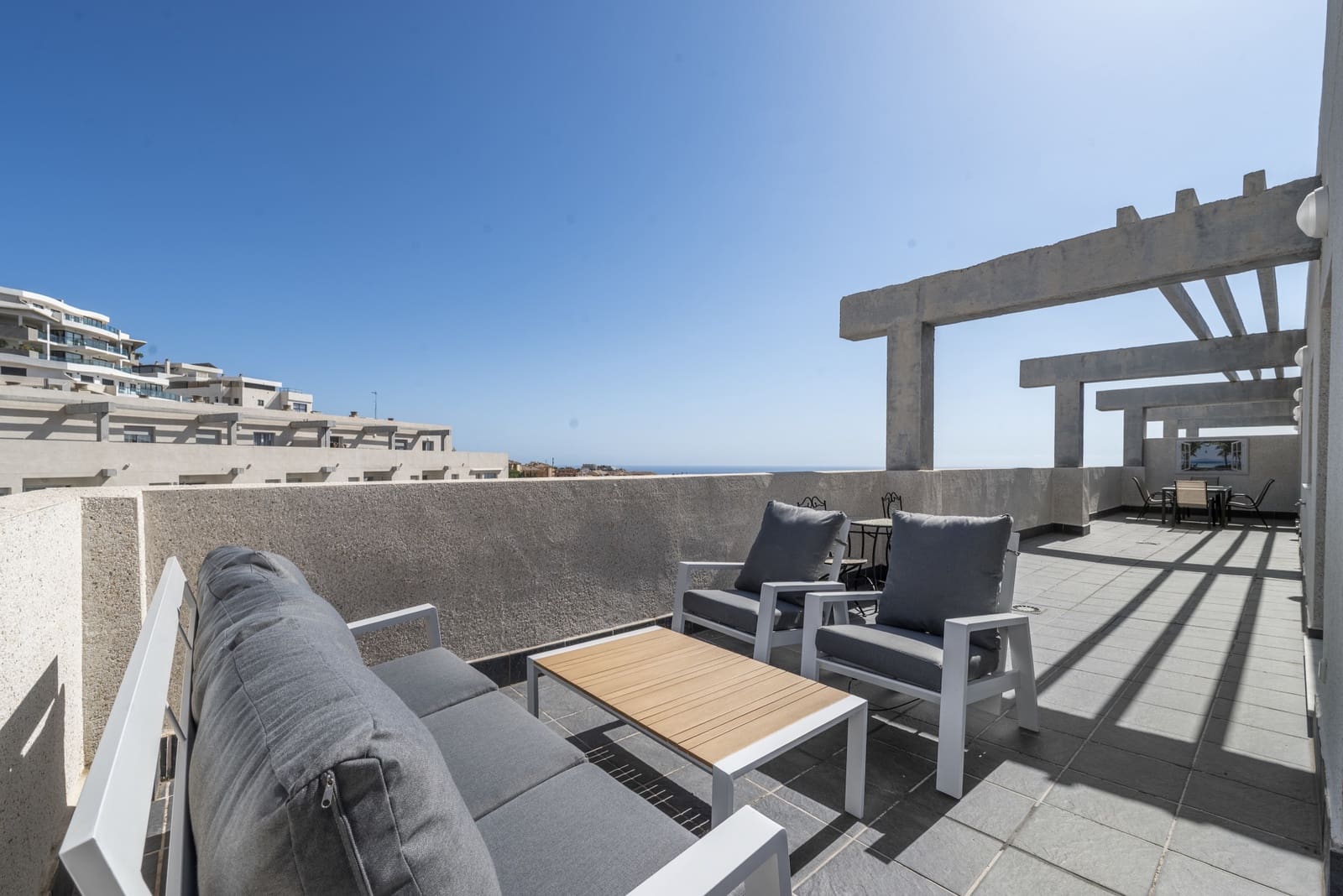 2 Zimmer Penthouse zu verkaufen in Riviera del Sol mit Pool Garage - 375.000 € (Ref: 9337339)