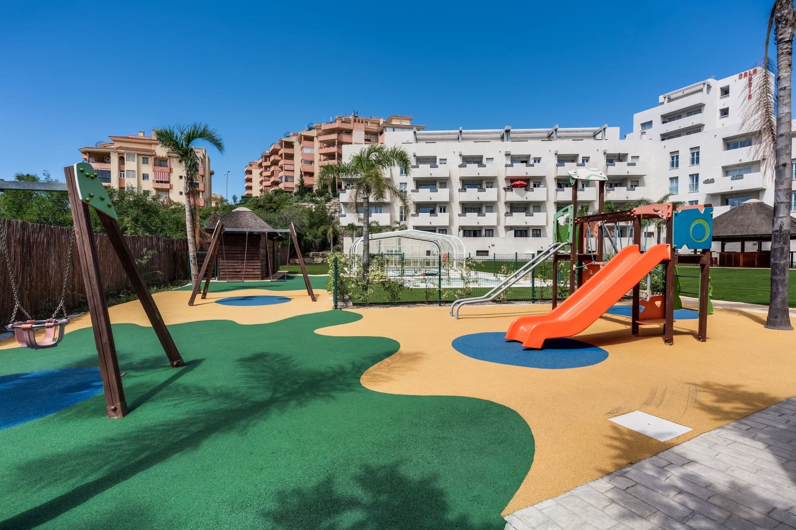 2 slaapkamer Penthouse te koop in Riviera del Sol met zwembad garage - € 395.000 (Ref: 9337340)