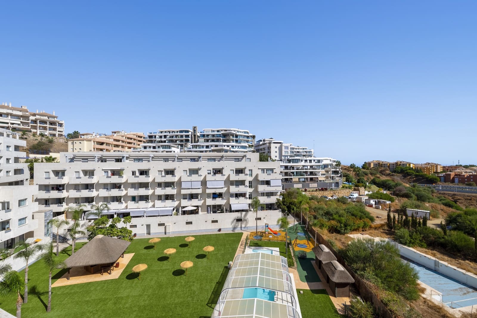 2 slaapkamer Penthouse te koop in Riviera del Sol met zwembad garage - € 395.000 (Ref: 9337340)