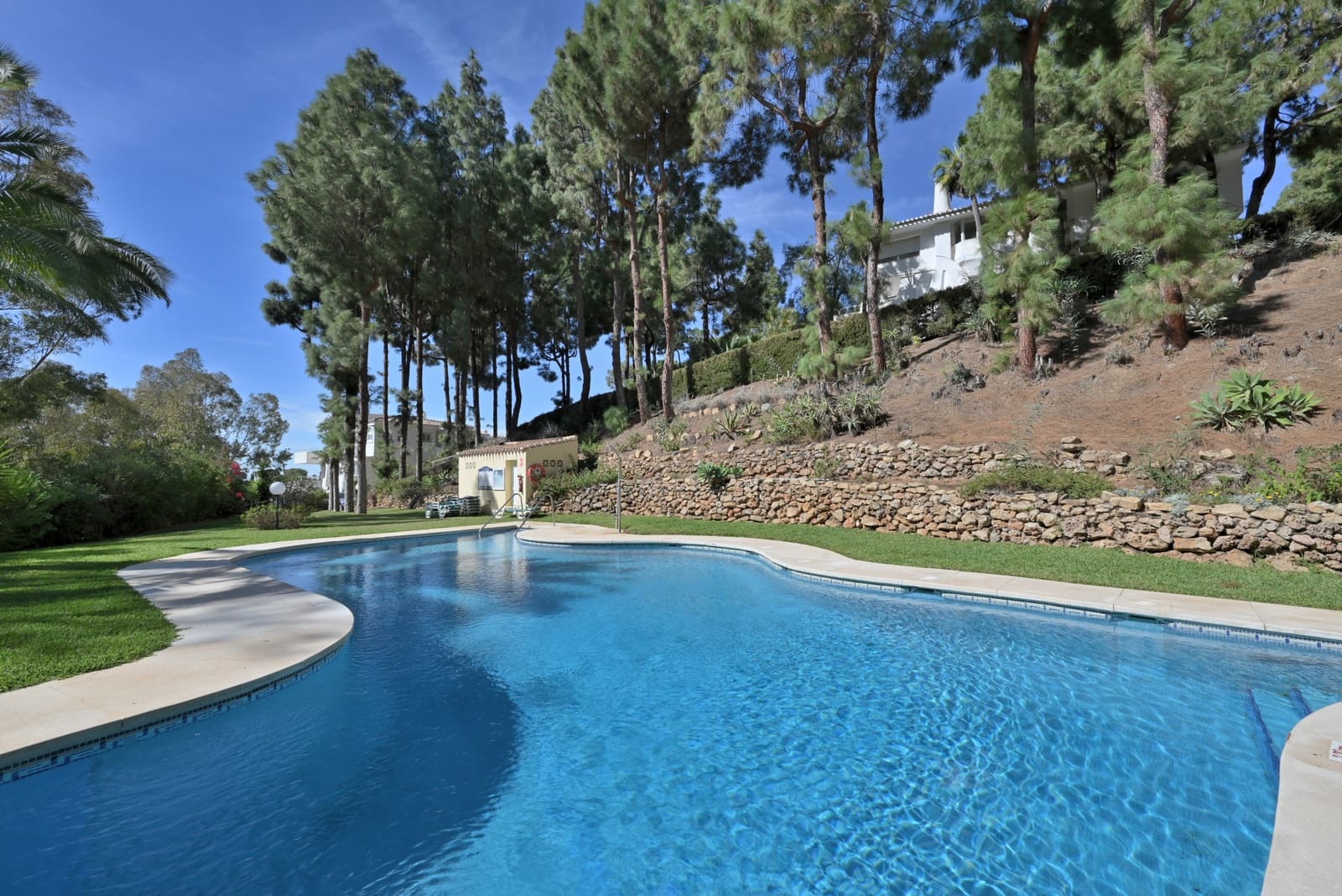 3 slaapkamer Penthouse te koop in Calahonda met zwembad - € 599.000 (Ref: 9340406)