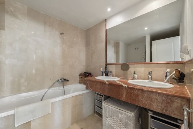 2 bedroom Apartment for sale in Calahonda, Mijas with pool garage - € 420,000 (Ref: 9340407)