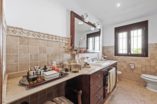 5 soverom Villa til salgs i Mijas Costa, Mijas med svømmebasseng garasje - € 1 150 000 (Ref: 9357961)