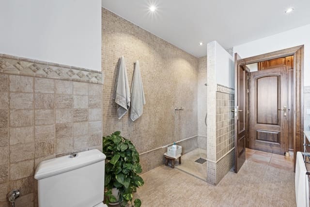 5 soverom Villa til salgs i Mijas Costa, Mijas med svømmebasseng garasje - € 1 150 000 (Ref: 9357961)