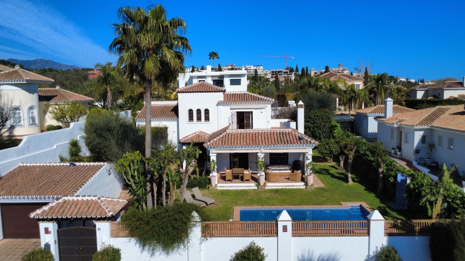 5 bedroom Villa for sale in Mijas Costa with pool garage - € 1,125,000 (Ref: 9357961)