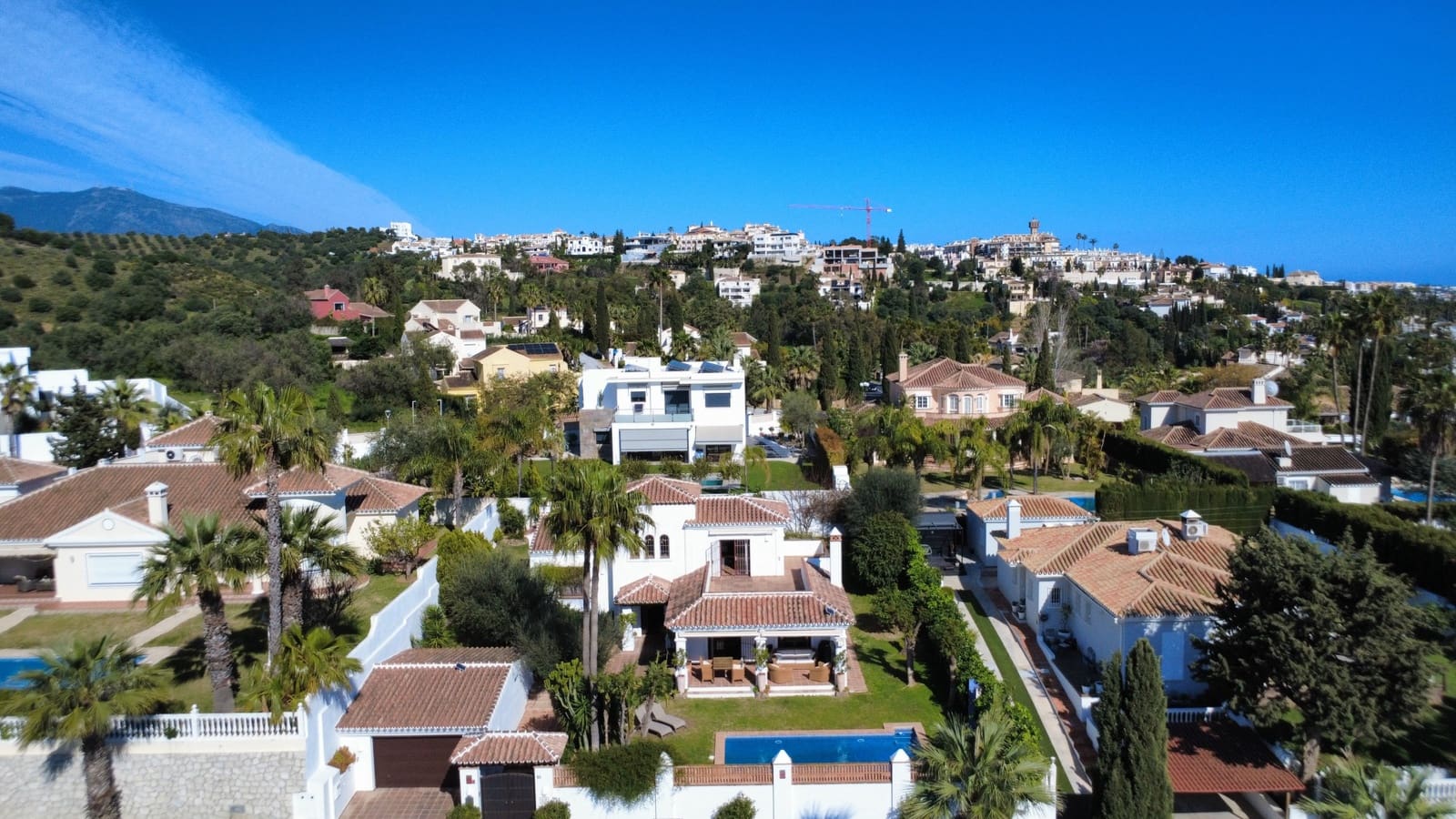5 bedroom Villa for sale in Mijas Costa with pool garage - € 1,125,000 (Ref: 9357961)