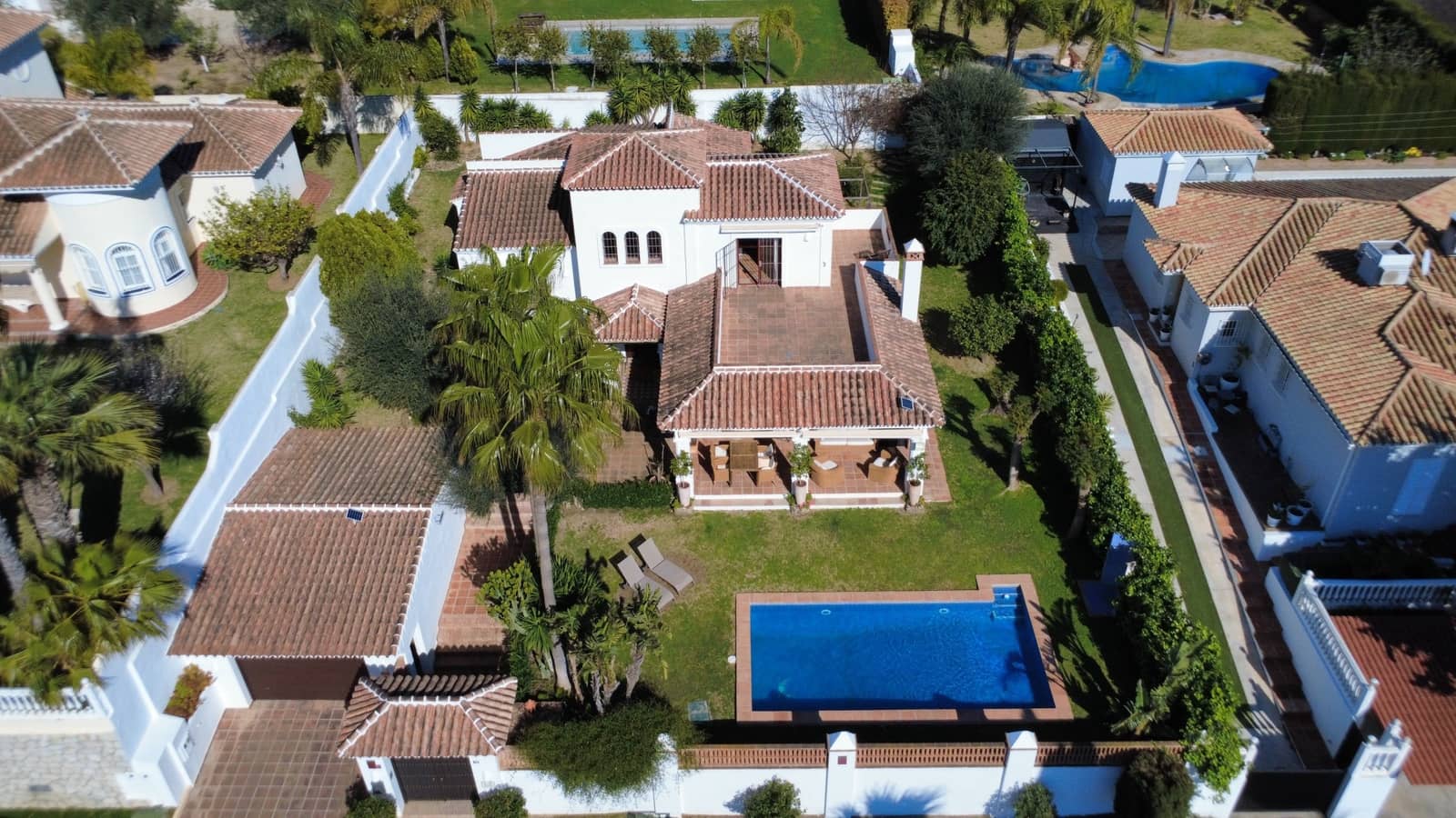 5 bedroom Villa for sale in Mijas Costa with pool garage - € 1,125,000 (Ref: 9357961)