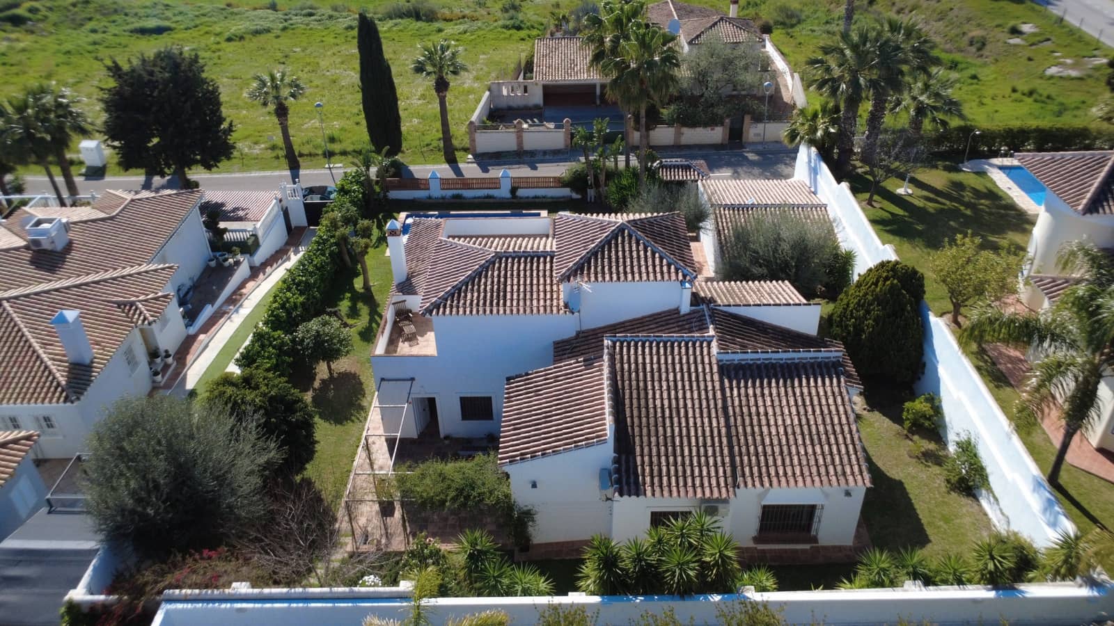 5 bedroom Villa for sale in Mijas Costa with pool garage - € 1,125,000 (Ref: 9357961)