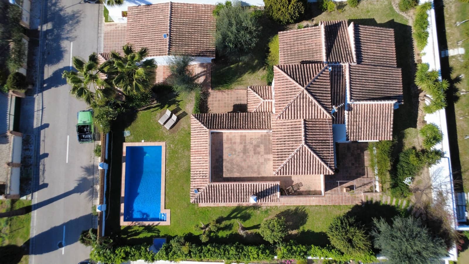 5 bedroom Villa for sale in Mijas Costa with pool garage - € 1,125,000 (Ref: 9357961)