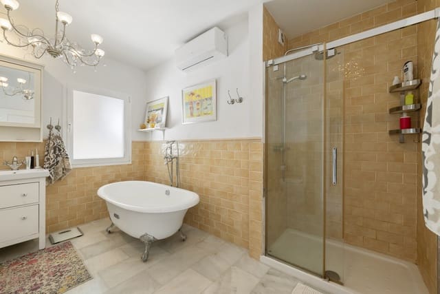 4 slaapkamer Villa te koop in Mijas Costa, Mijas met zwembad garage - € 1.795.000 (Ref: 9357963)