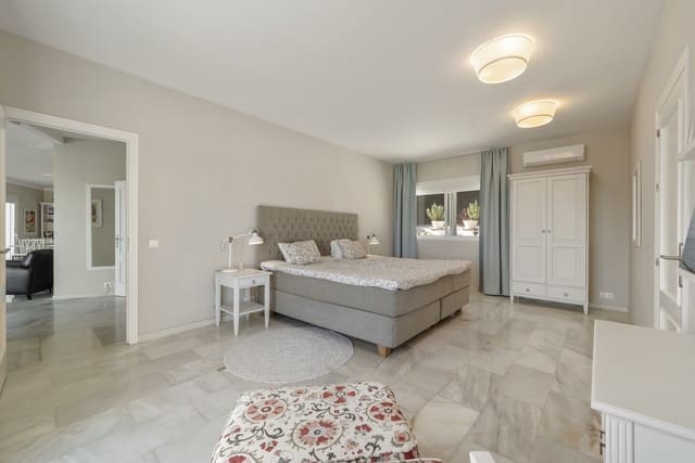 4 slaapkamer Villa te koop in Mijas Costa, Mijas met zwembad garage - € 1.795.000 (Ref: 9357963)