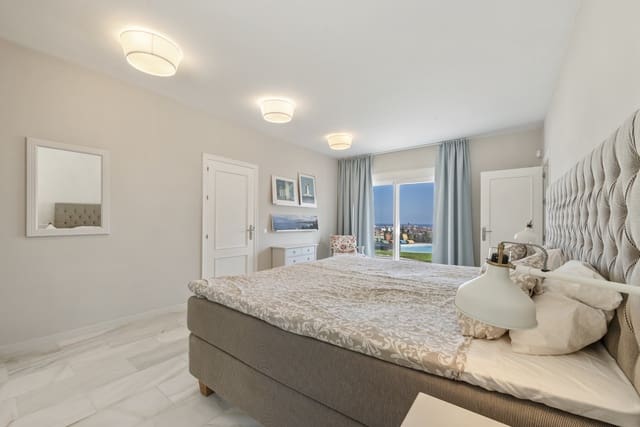 4 slaapkamer Villa te koop in Mijas Costa, Mijas met zwembad garage - € 1.795.000 (Ref: 9357963)