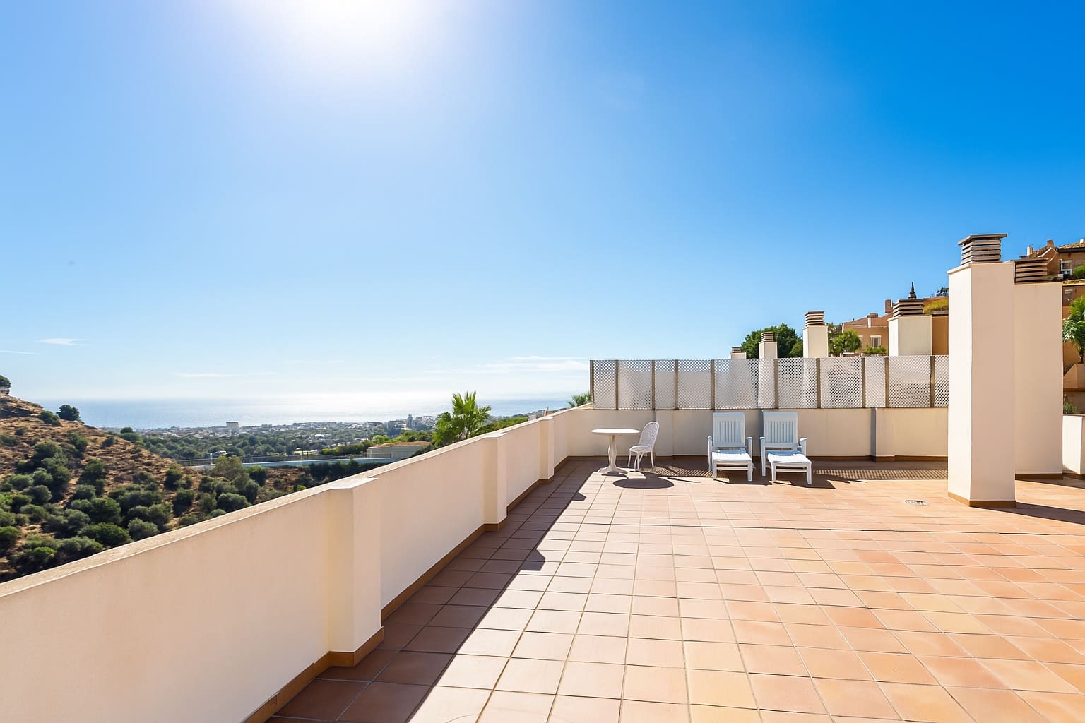 2 bedroom Penthouse for sale in Calahonda with pool garage - € 340,000 (Ref: 9357966)