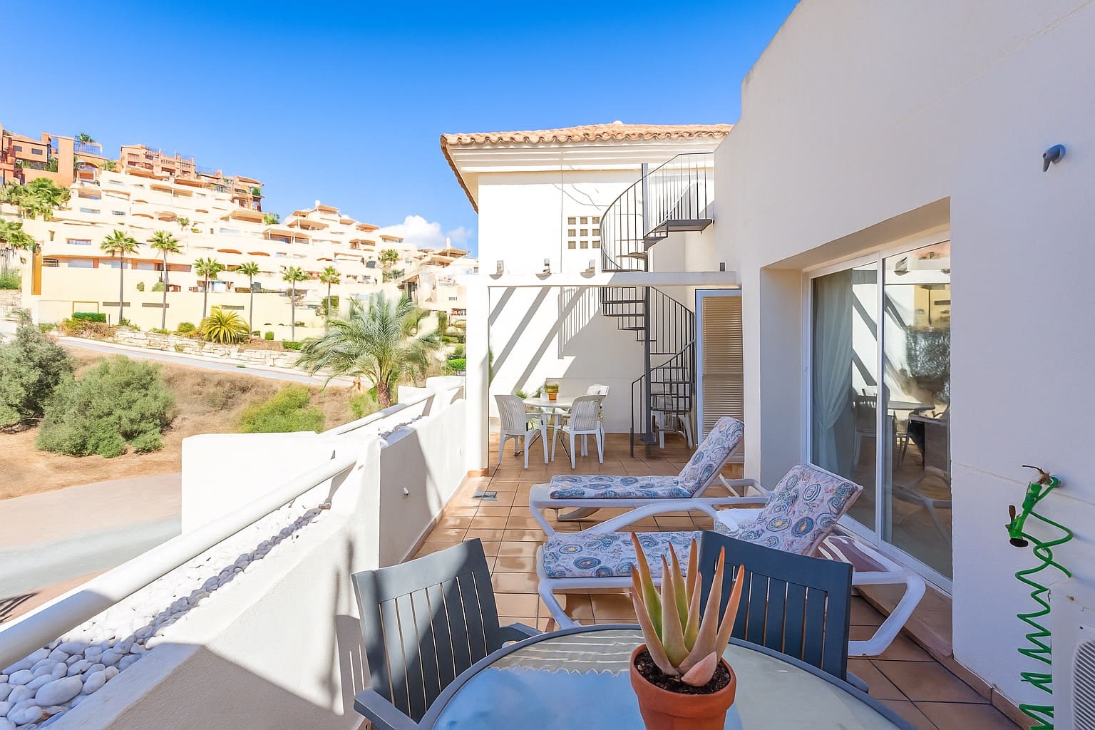 2 bedroom Penthouse for sale in Calahonda with pool garage - € 340,000 (Ref: 9357966)