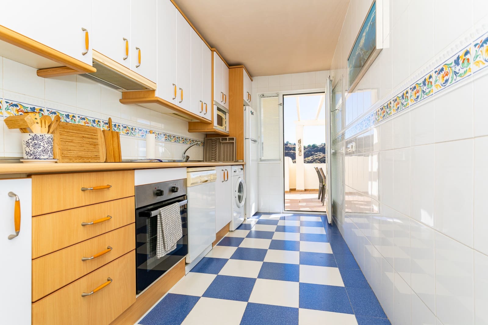 2 bedroom Penthouse for sale in Calahonda with pool garage - € 340,000 (Ref: 9357966)