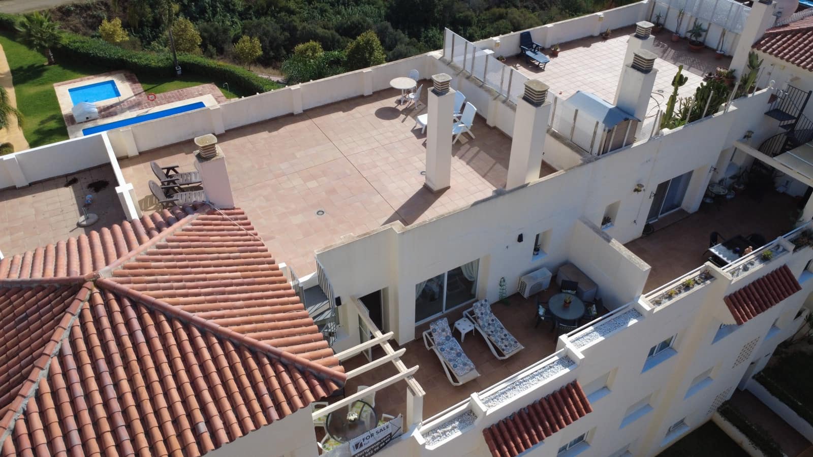 2 bedroom Penthouse for sale in Calahonda with pool garage - € 340,000 (Ref: 9357966)