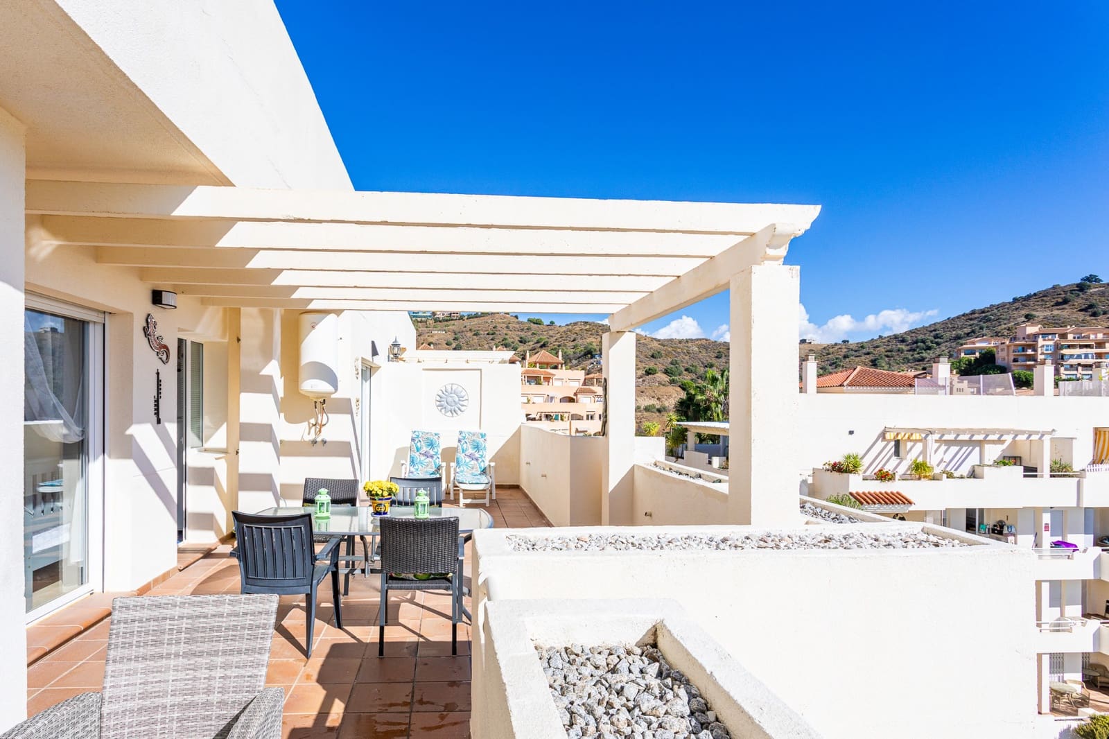 2 bedroom Penthouse for sale in Calahonda with pool garage - € 340,000 (Ref: 9357966)