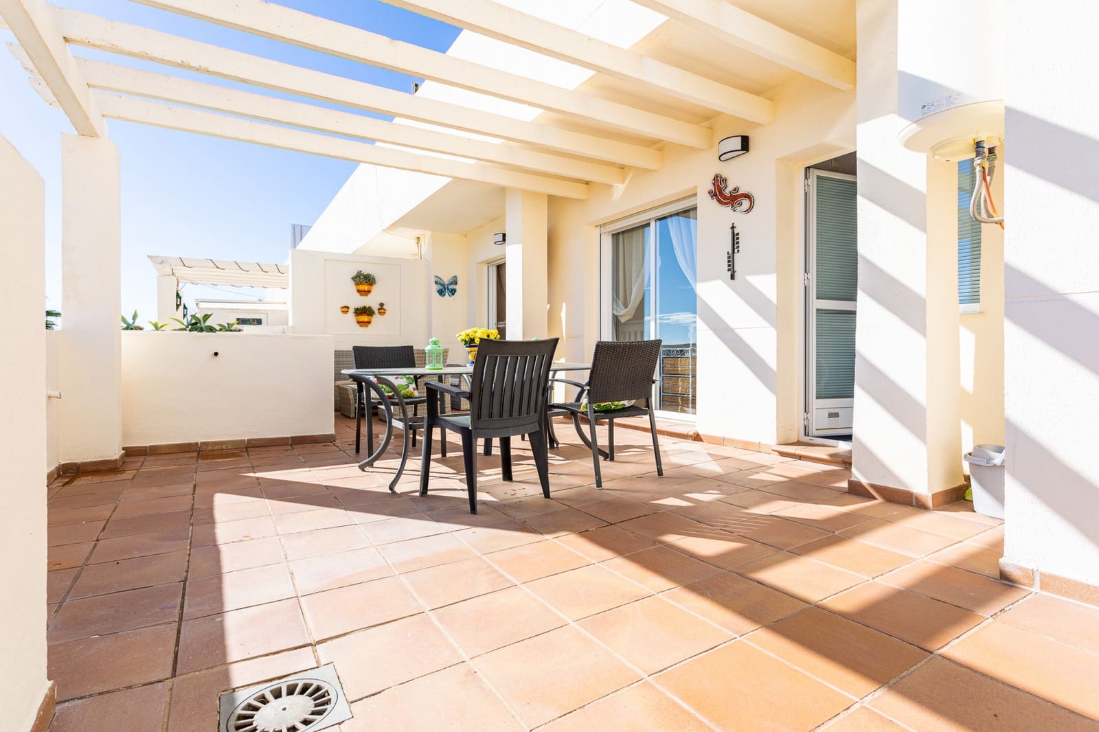 2 bedroom Penthouse for sale in Calahonda with pool garage - € 340,000 (Ref: 9357966)