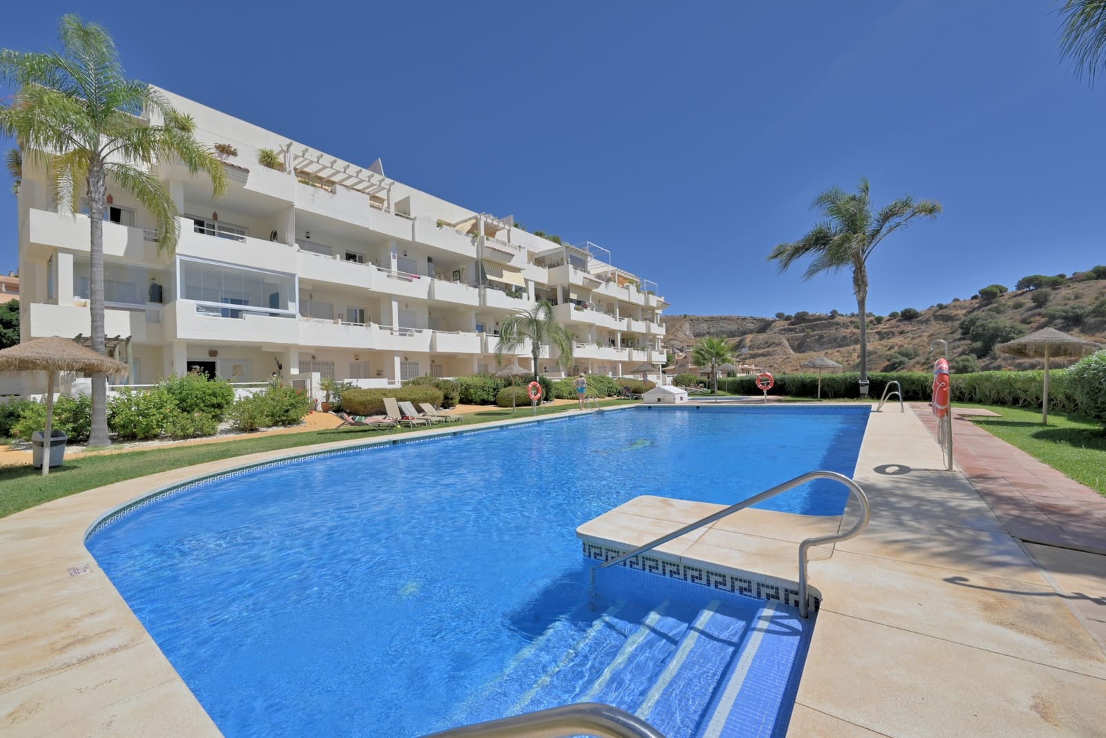 2 bedroom Penthouse for sale in Calahonda with pool garage - € 340,000 (Ref: 9357966)